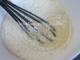 misturar farinha